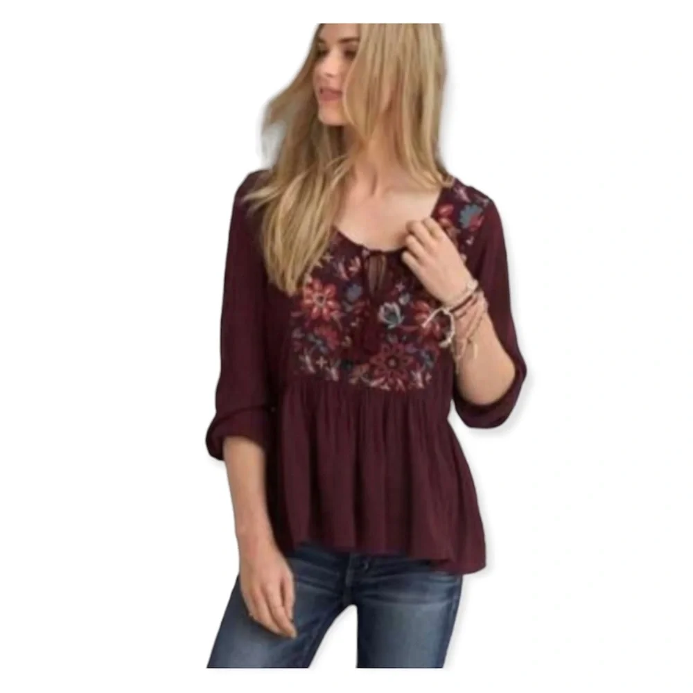 American Eagle‎ Maroon Embroidered  floral pleasant Top